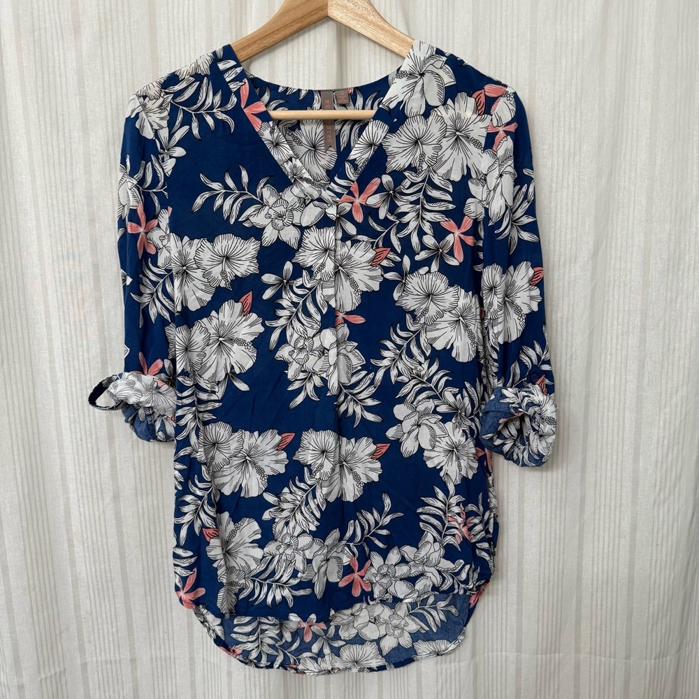 Brina & Em StitchFix Lemmy Floral 3/4 Sleeve Hi-Low V-Neck Blouse